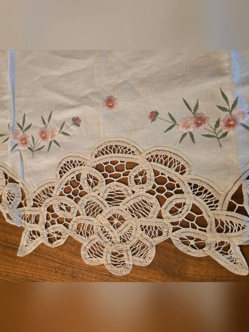Embroidered Floral Design -Cream MANTLE/BUFFET RUNNER w/Lace Trim 17